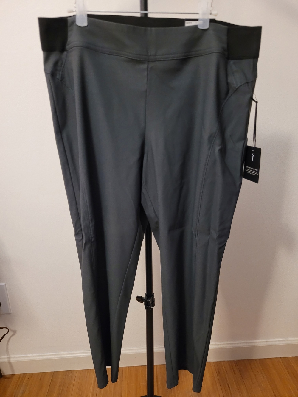 Simply Vera Wang Ultra Stretch Pant - Capri in charcoal